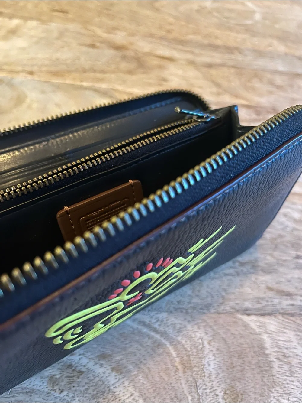 Coach x Keith Haring Boarding Man Long Zip wallet F87107 Black Outlet - Picture 6 of 9